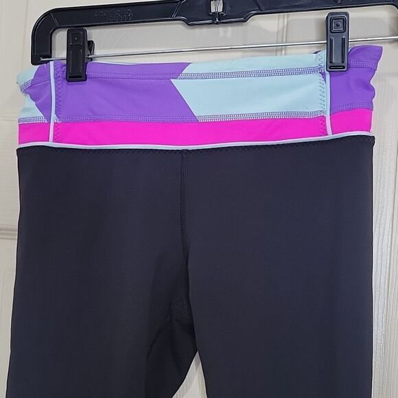 LULULEMON Cropped Black Legging with a Colorful Waistband Size 4 - Picture 3 of 7